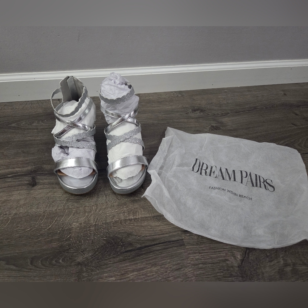 Dream Pairs Girls Silver Wedge Sandals Size 5 NEW